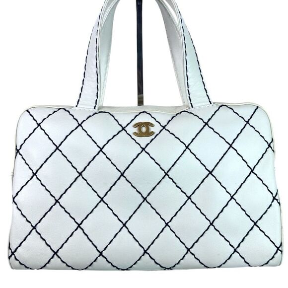 CHANEL White Quilted Handbag - Picture 1 of 13